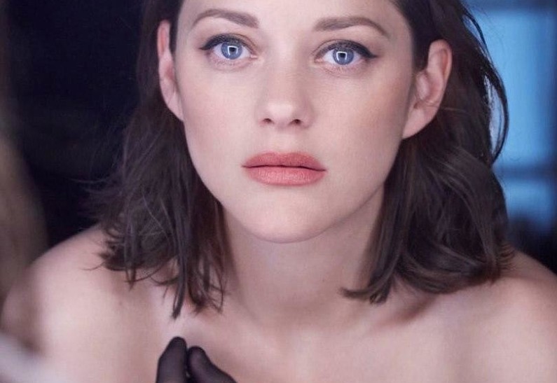 Потрясающая Марион Котийяр в фотосессии для Madame Figaro