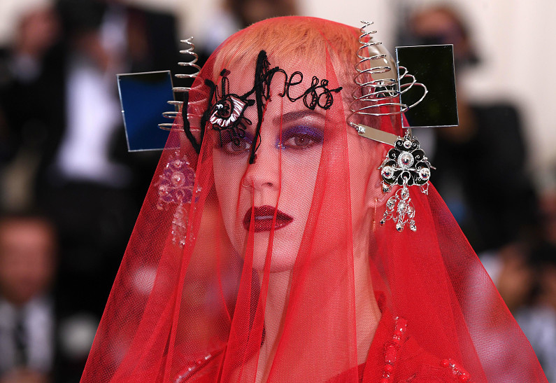 Кэти Перри и Рианна удивили необычными нарядами на Met Gala 2017 (фото)
