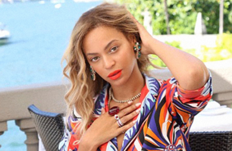 Беременная Бейонсе опубликовала новую серию снимков