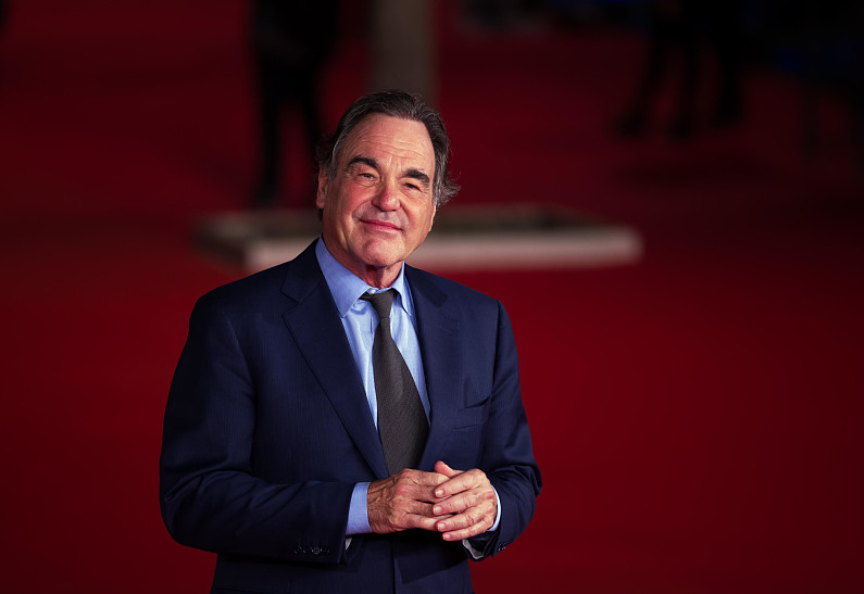 Оливер Стоун снимет сериал о тюрьме Гуантанамо