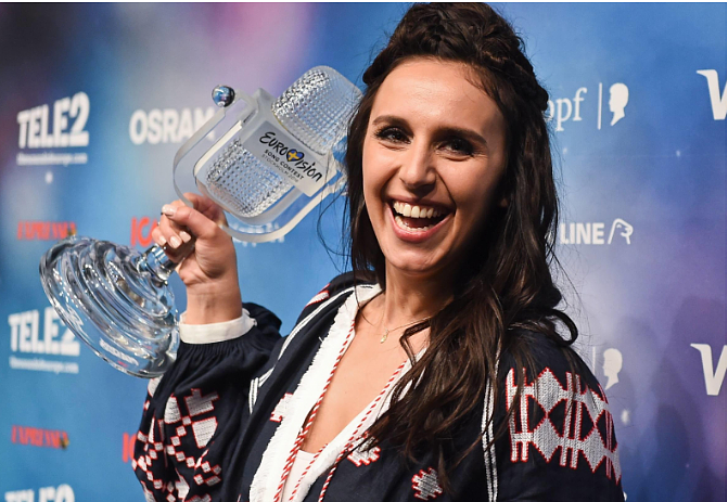 Джамала встала на защиту пранкера, показавшего ей пятую точку на «Евровидении»