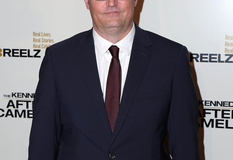 Поклонники не узнали Мэттью Перри в сериале «Клан Кеннеди: После Камелота»