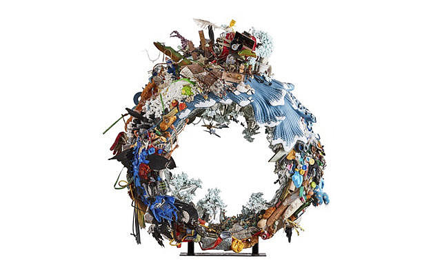 Художественные работы Вивьен Вествуд и Кары Делевинь выставят на аукцион