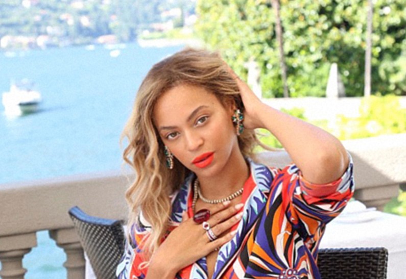 Беременная Бейонсе опубликовала серию новых снимков