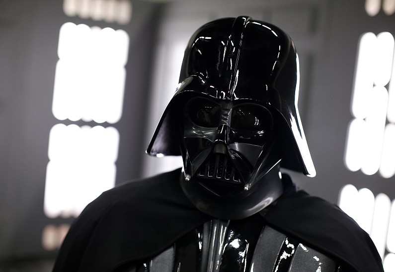 Ничего необычного: Дарт Вейдер и принцесса Лея прокатились на московском метро