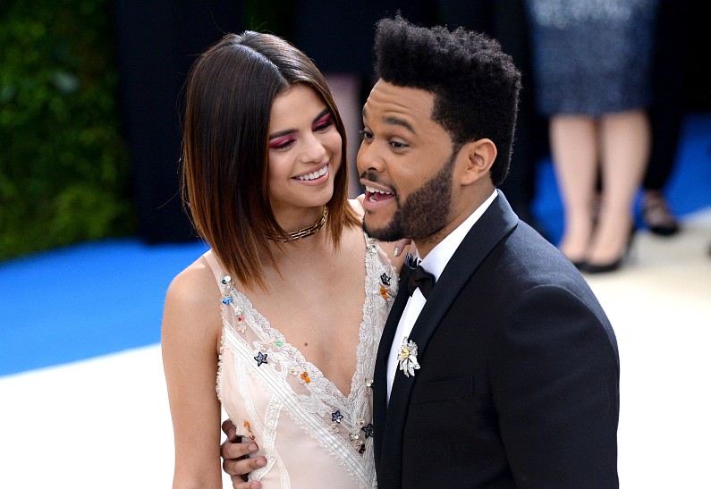 Мама Селены Гомес одобрила роман дочери с The Weeknd