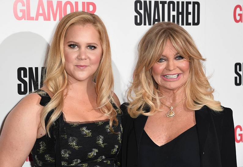 Эми Шумер раскрыла секрет долгой счастливой семейной жизни Голди Хоун и Курта Рассела