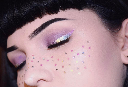 Бьюти-тренд из Instagram: космические стрелки