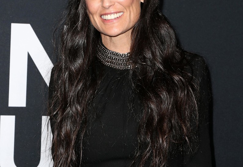 Деми Мур обвинили в смерти человека