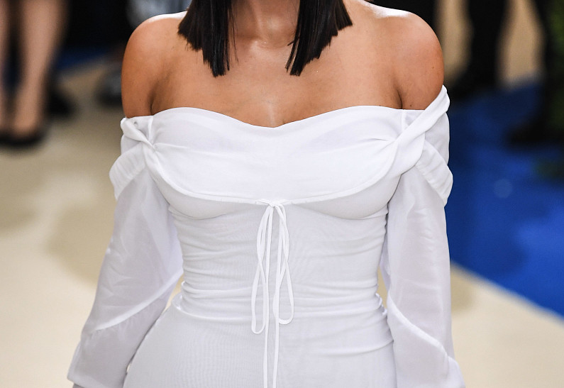 Новый эксперимент: Ким Кардашьян покрасила волосы в розовый цвет (фото)