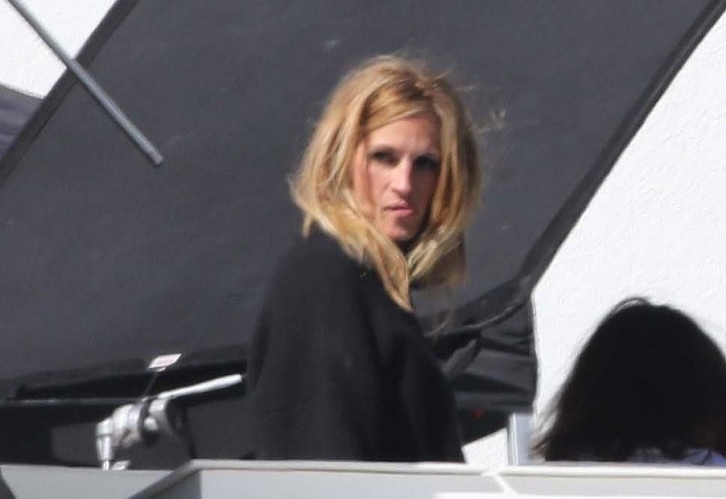 Без штанов: Джулию Робертс застукали на съемках