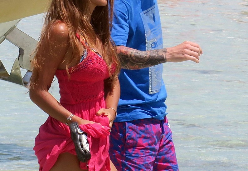 Лионель Месси с невестой отдыхают на яхте накануне своей свадьбы