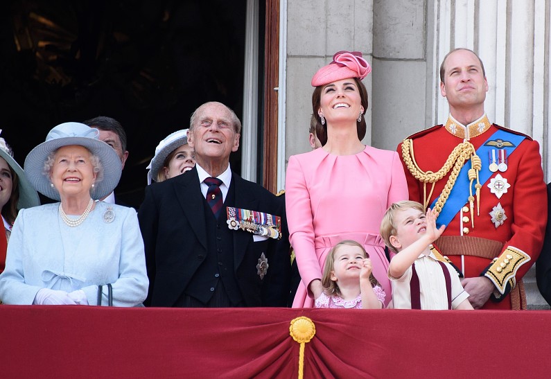 Кейт Миддлтон, принц Уильям и другие члены монаршей семьи на праздновании 91-летия Елизаветы II