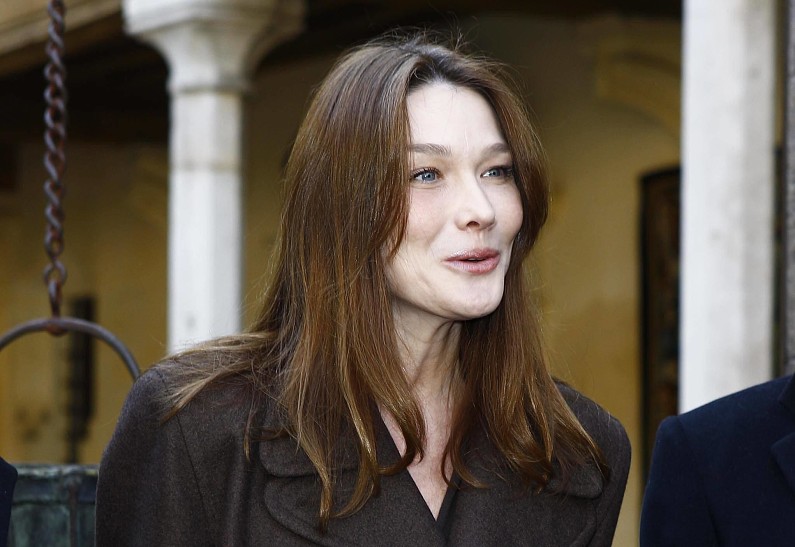 Карла Бруни прокомментировала слухи о своем романе с Дональдом Трампом