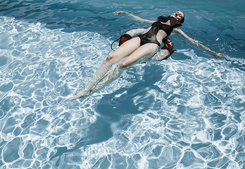 Как ухаживать за купальником так, чтобы он остался с вами до следующего лета