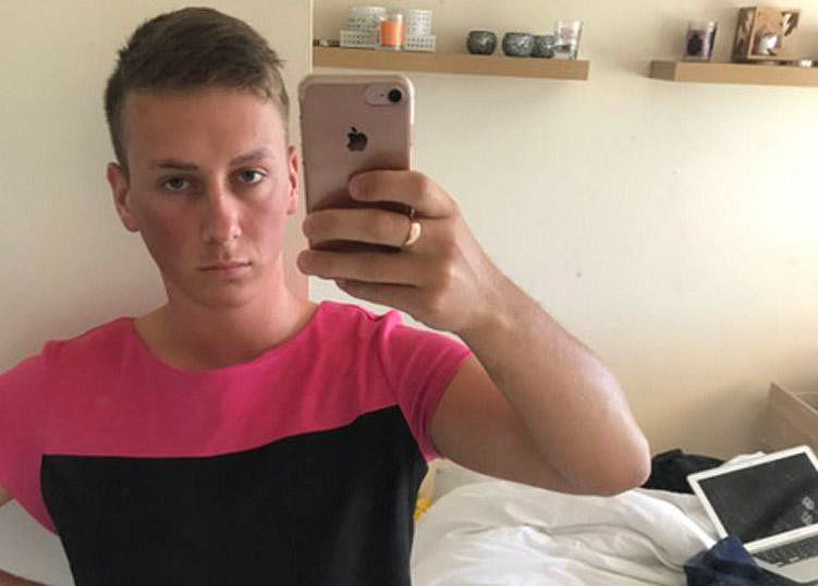 Британца не пустили на работу в шортах из-за дресс-кода, и он нашел необычное решение вопроса