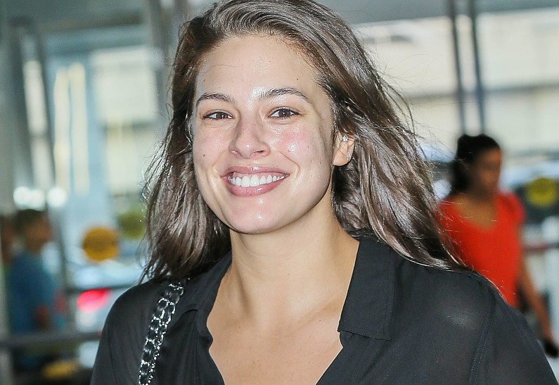 Эшли Грэм вновь доказала, что не стесняется своей фигуры