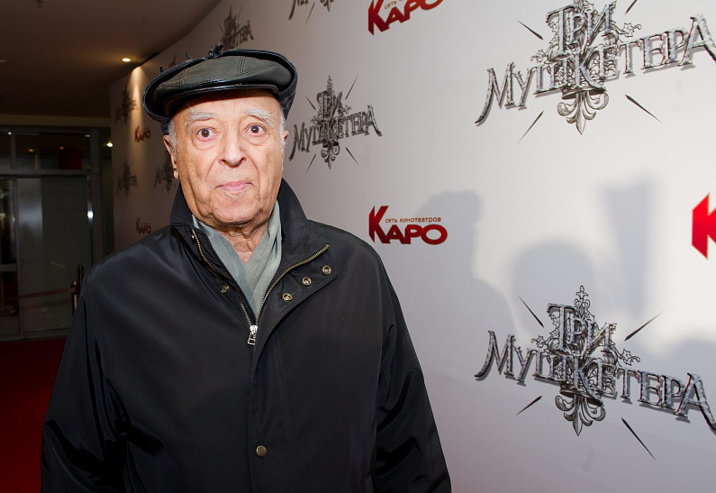 95-летний Владимир Этуш упал с лестницы