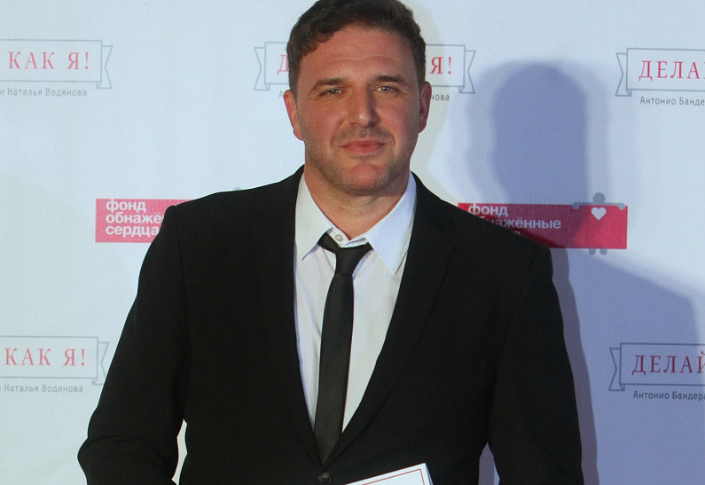 Необычная гимнастика: Максим Виторган выложил забавное фото с сыном