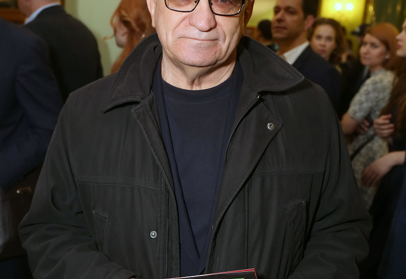 Европейская киноакадемия вручила почетную награду Александру Сокурову