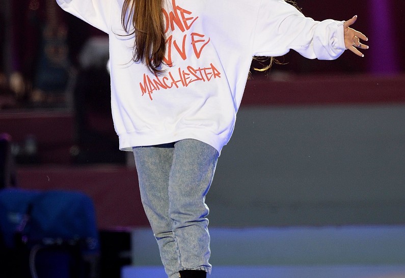 Ариана Гранде выпустила live-версию своей песни для благотворительных сборов