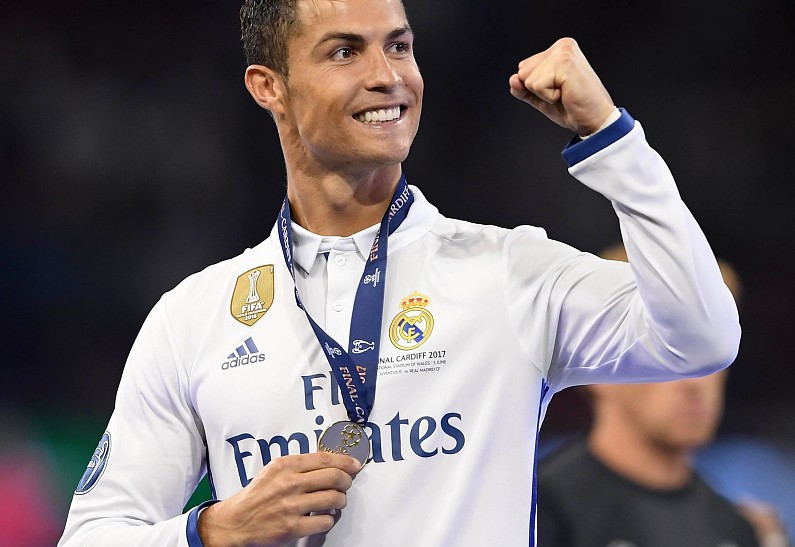 Криштиану Роналду стал самым высокооплачиваемым спортсменом в мире