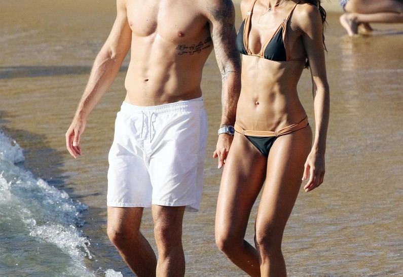 Изабель Гулар с бойфрендом проводят романтические каникулы в Греции