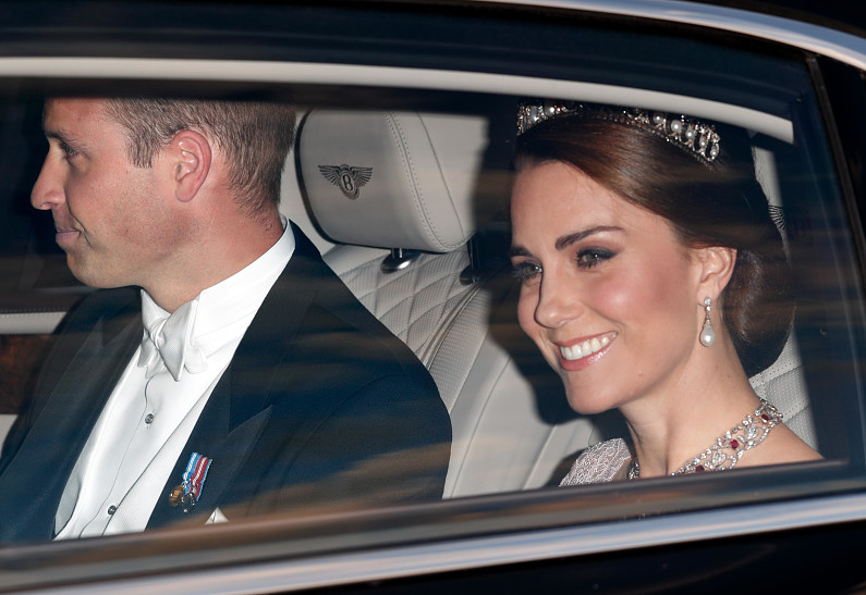 Настоящая принцесса: неотразимая Кейт Миддлтон в фамильной тиаре на приеме в Букингемском дворце