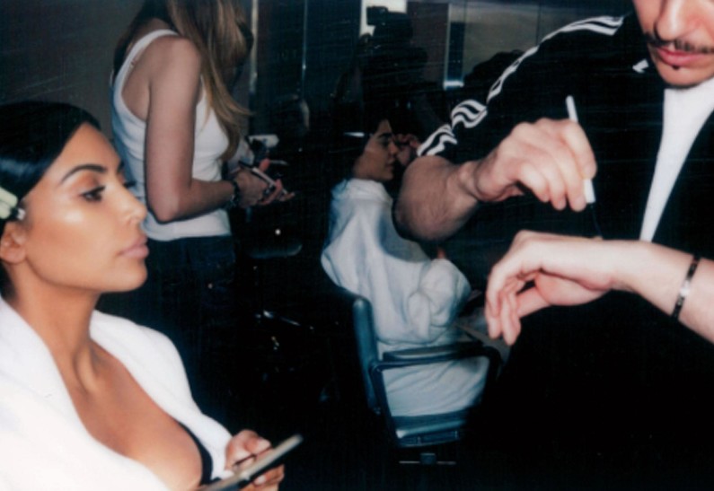 5 бьюти-мастов от визажиста Ким Кардашьян и 5 продуктов, которыми их можно заменить