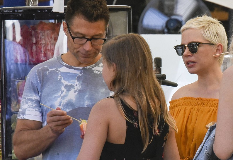 Мишель Уильямс познакомила свою дочь Матильду Леджер с новым бойфрендом