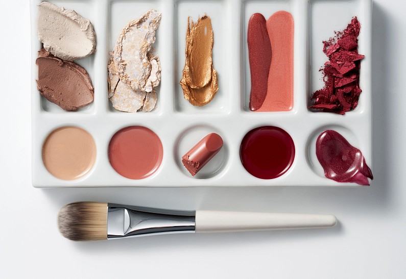 Где лучше всего хранить косметику дома?