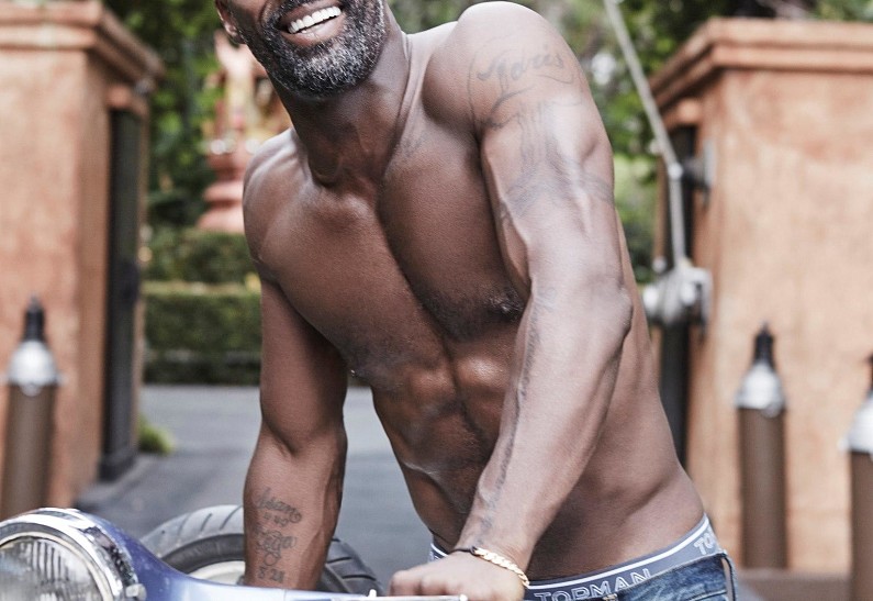 Сильный и мужественный Идрис Эльба появился в новой фотосессии для известного глянца