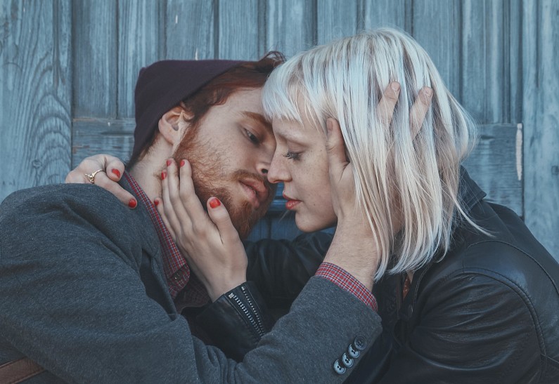 Как правильно знакомиться в социальных сетях и приложениях