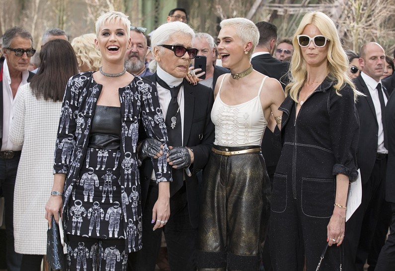 Кэти Перри, Кара Делевинь, Кристен Стюарт и другие звездные гости показа Chanel в Париже