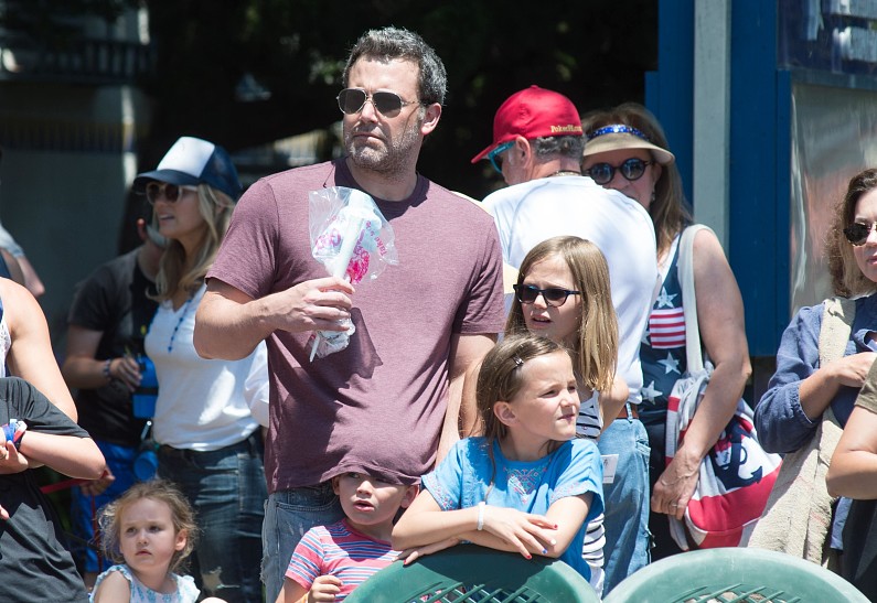 Жизнь после развода: Бен Аффлек и Дженнифер Гарнер проводят время с детьми