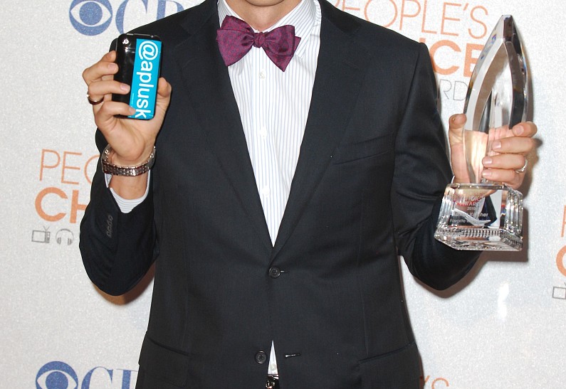 Эштон Катчер ответил на критику по поводу его рассуждений о гендерном неравенстве