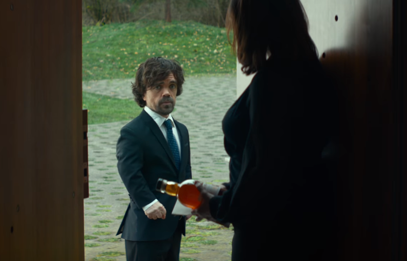 Питер Динклэйдж и Антон Ельчин в первом трейлере фильма «Вспомнить заново»