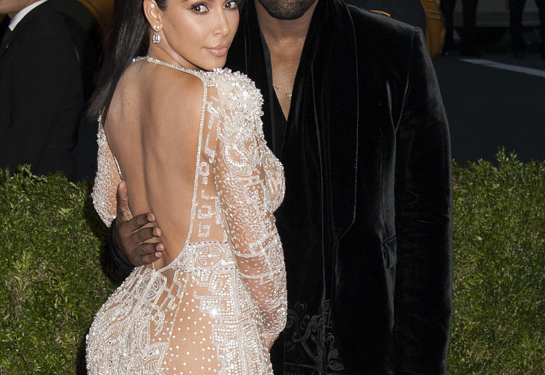 Ким Кардашьян подтвердила, что они с мужем работают над третьим ребенком