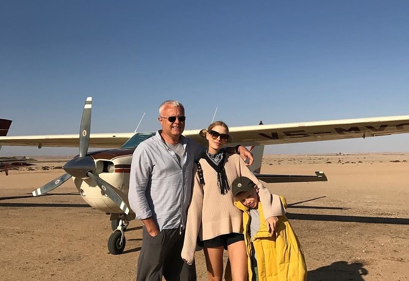 Елена Перминова с мужем и детьми отдыхает в Намибии
