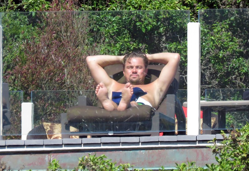 Пришел в форму: Леонардо ДиКаприо отдыхает с друзьями в Малибу (фото)