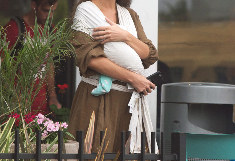 Появились первые фото Йена Сомерхолдера и Никки Рид с новорожденной дочерью