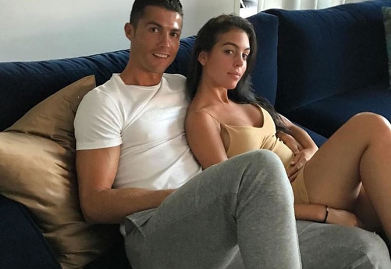 Свадьбе быть? На пальце подруги Криштиану Роналду заметили помолвочное кольцо