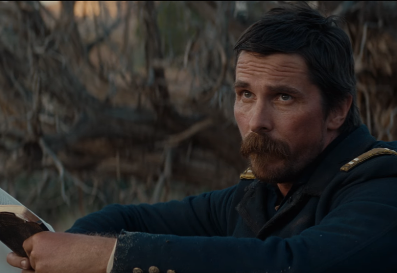 Мужественный Кристиан Бэйл в первом тизер-трейлере «Недругов»