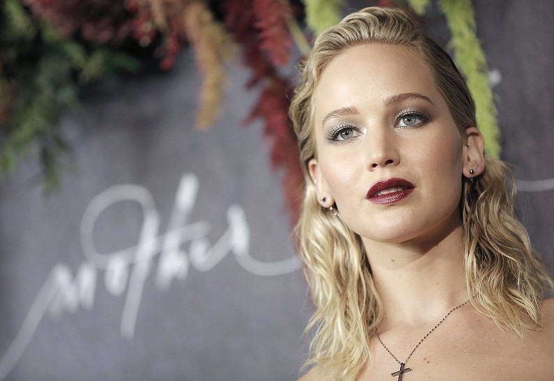 Дженнифер Лоуренс и Даррен Аронофски представили фильм «мама!» в Париже