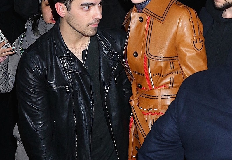 Сладкая парочка: Софи Тернер и Джо Джонас на пре-пати «Грэмми-2018»