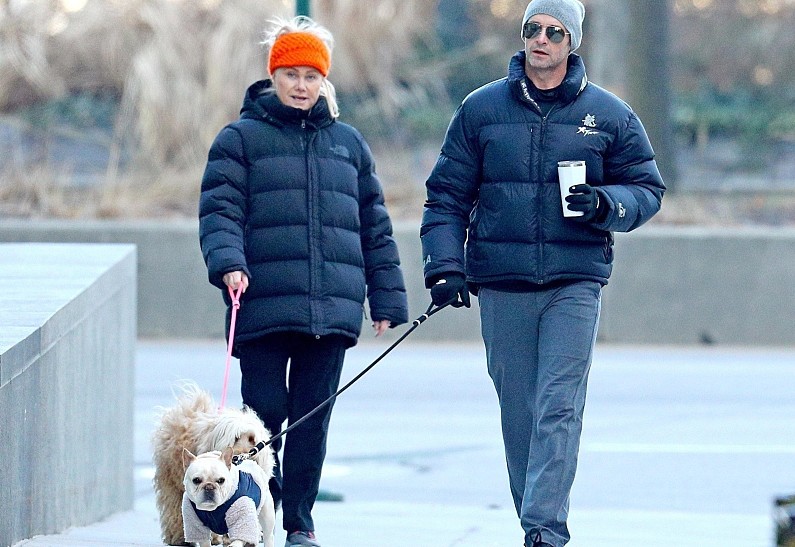 Счастливы вместе: Хью Джекман и Деборра-Ли Фернесс на прогулке (фото)