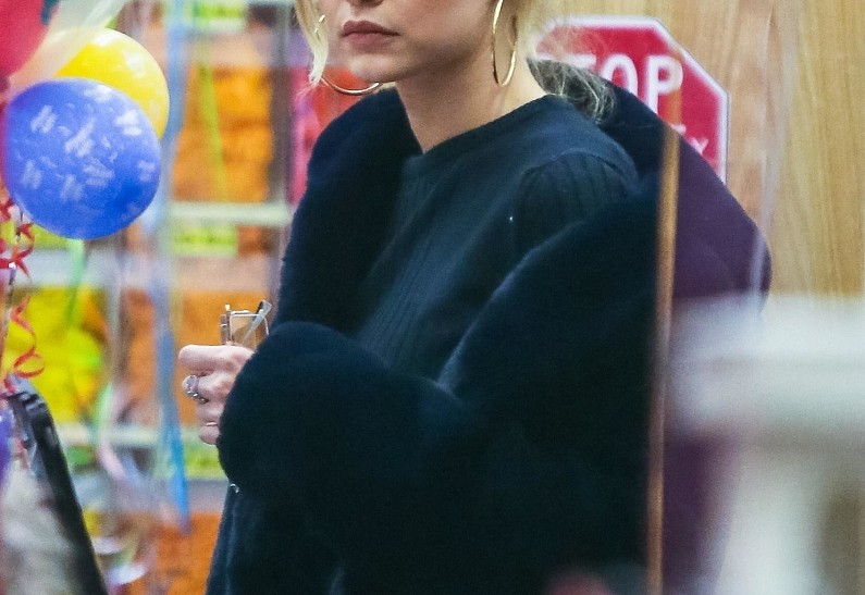 Звезда стритстайла: Джиджи Хадид на улицах Нью-Йорка (фото)