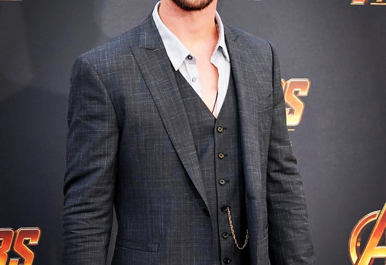 Крис Хемсворт расстроен своей зарплатой. Неужели мало зарабатывает?