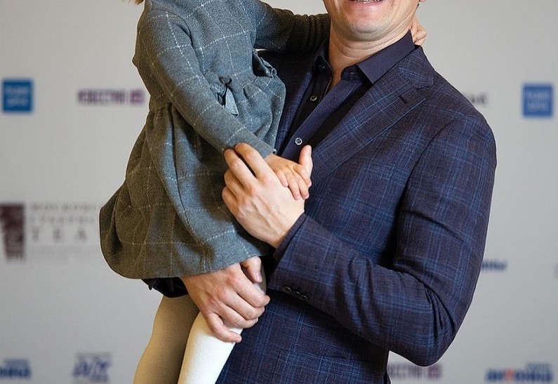 Сергей Безруков опубликовал трогательное фото с дочерью