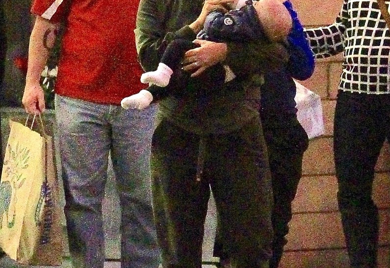 Ева Лонгория взяла 5-месячного сына на шопинг